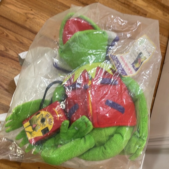 Kermit the Frog-tographer Plush
Exclusive 26" CAMERA with Tags - Picture 2 of 3